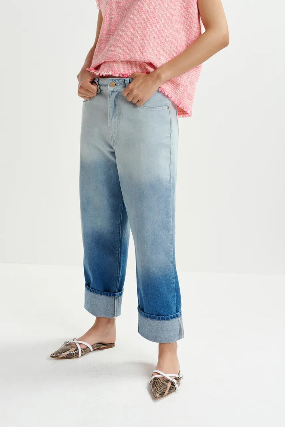 Jean boyfriend bleu à revers et tie-dye