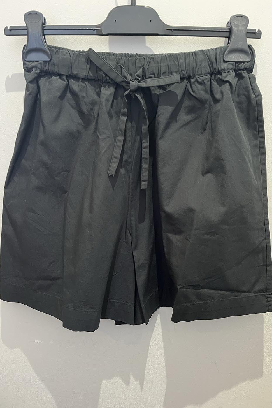 Gil Short Black