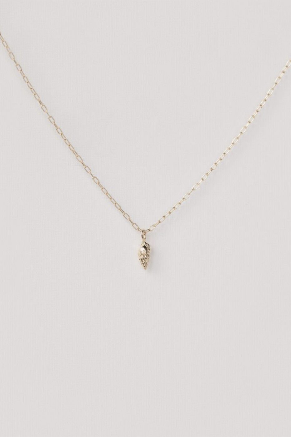 SHELL CHARM NECKLACE
