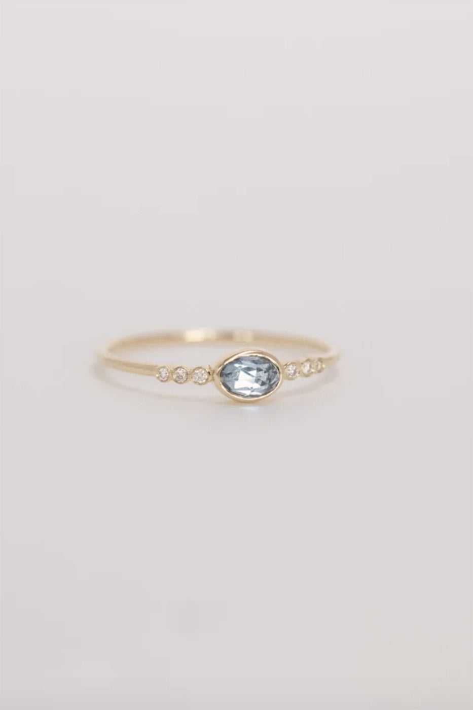 AQUAMARINE & SIX DIAMONDS RING
