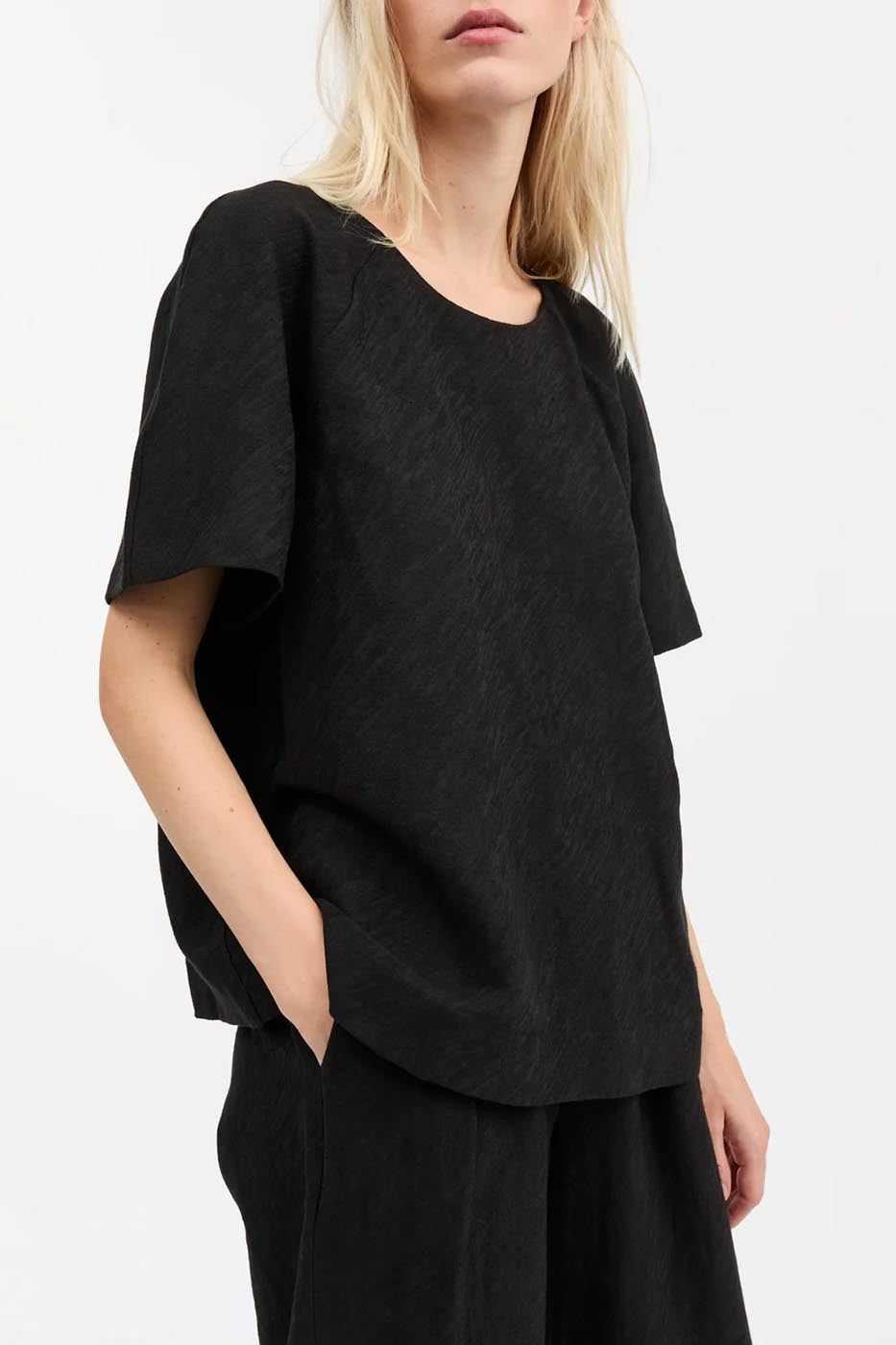 Nila tee