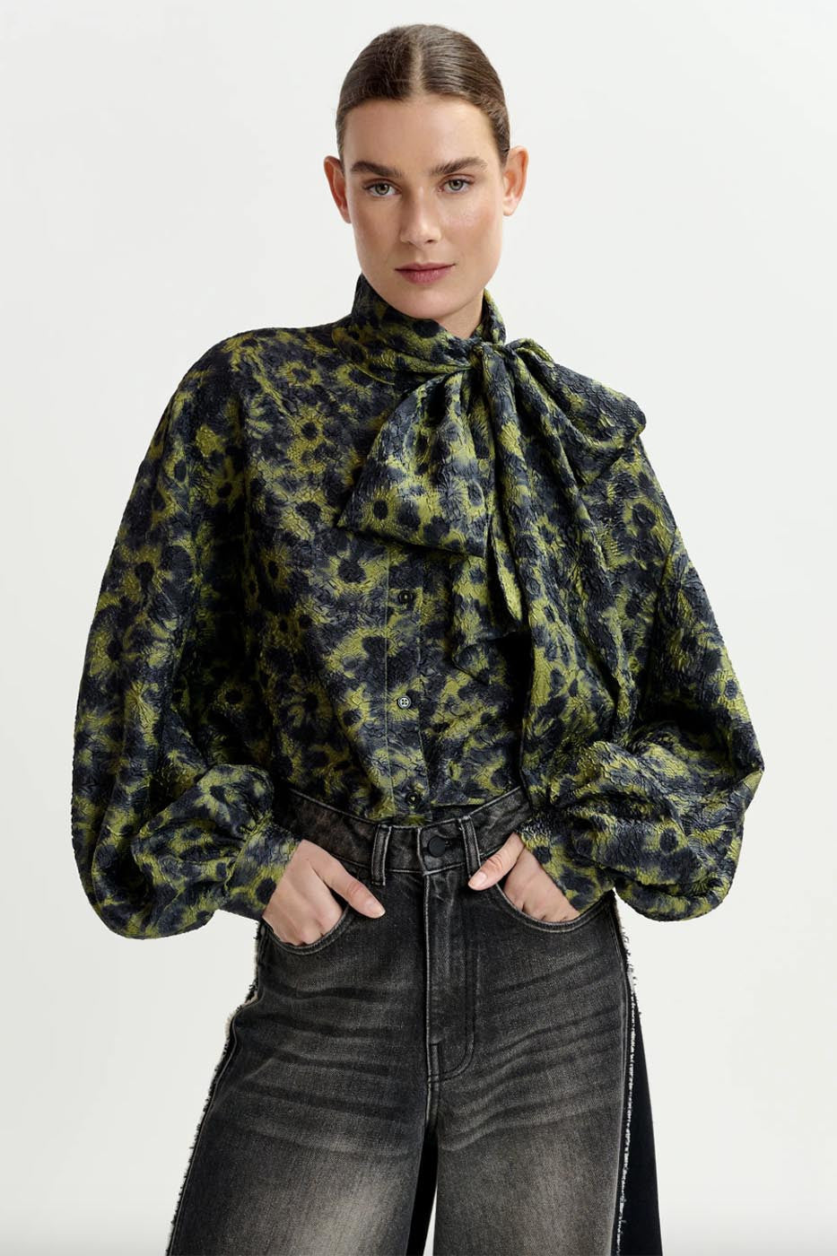 Chemise lavallière en jacquard fleuri