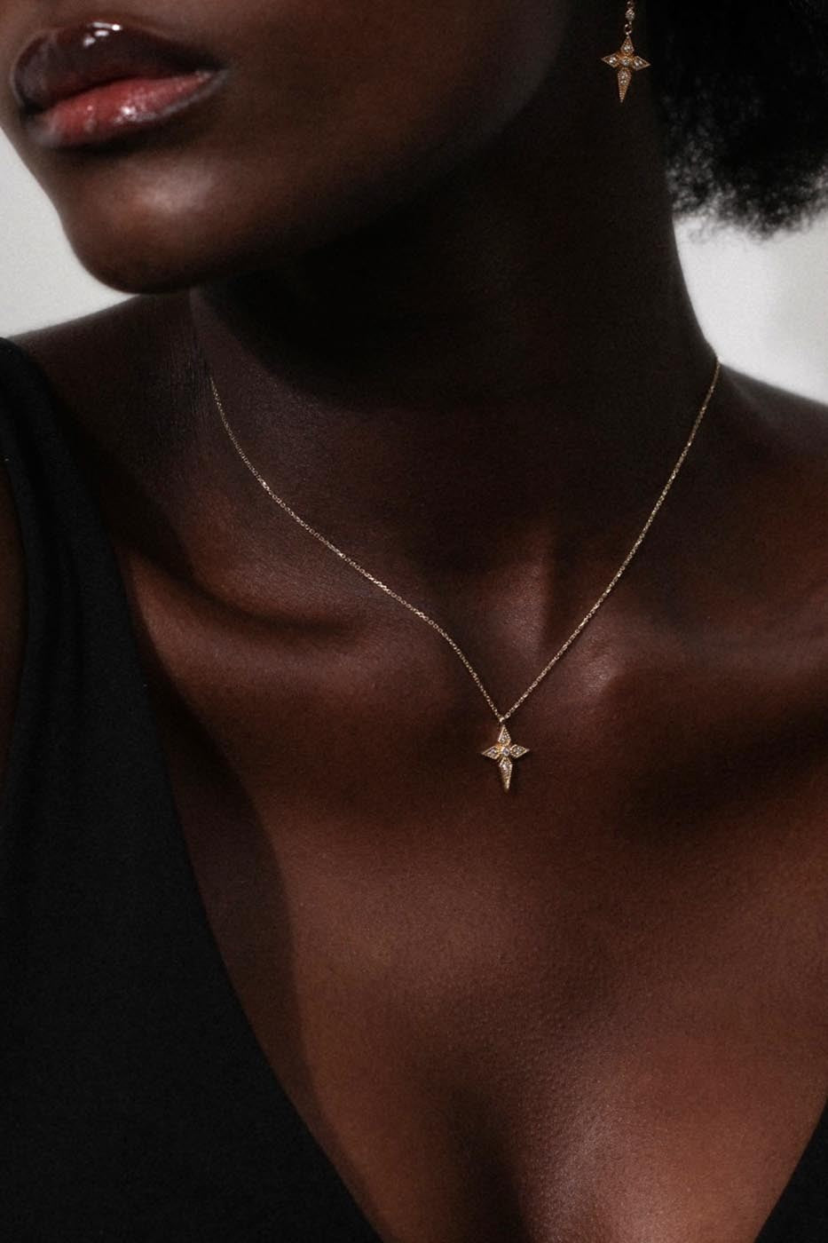 Collier single croix or et diamants