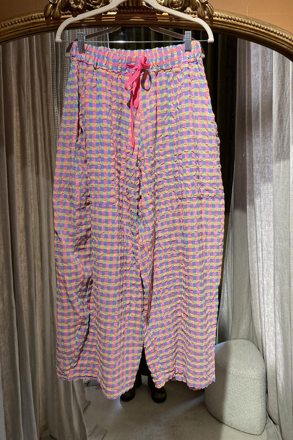 Pantalon a carreaux violet et rose