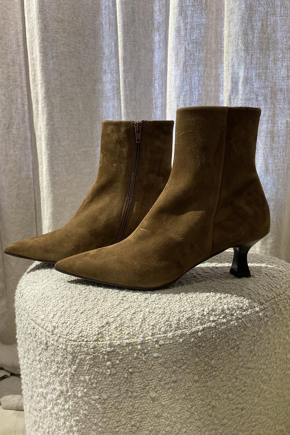 Marrone suede 550