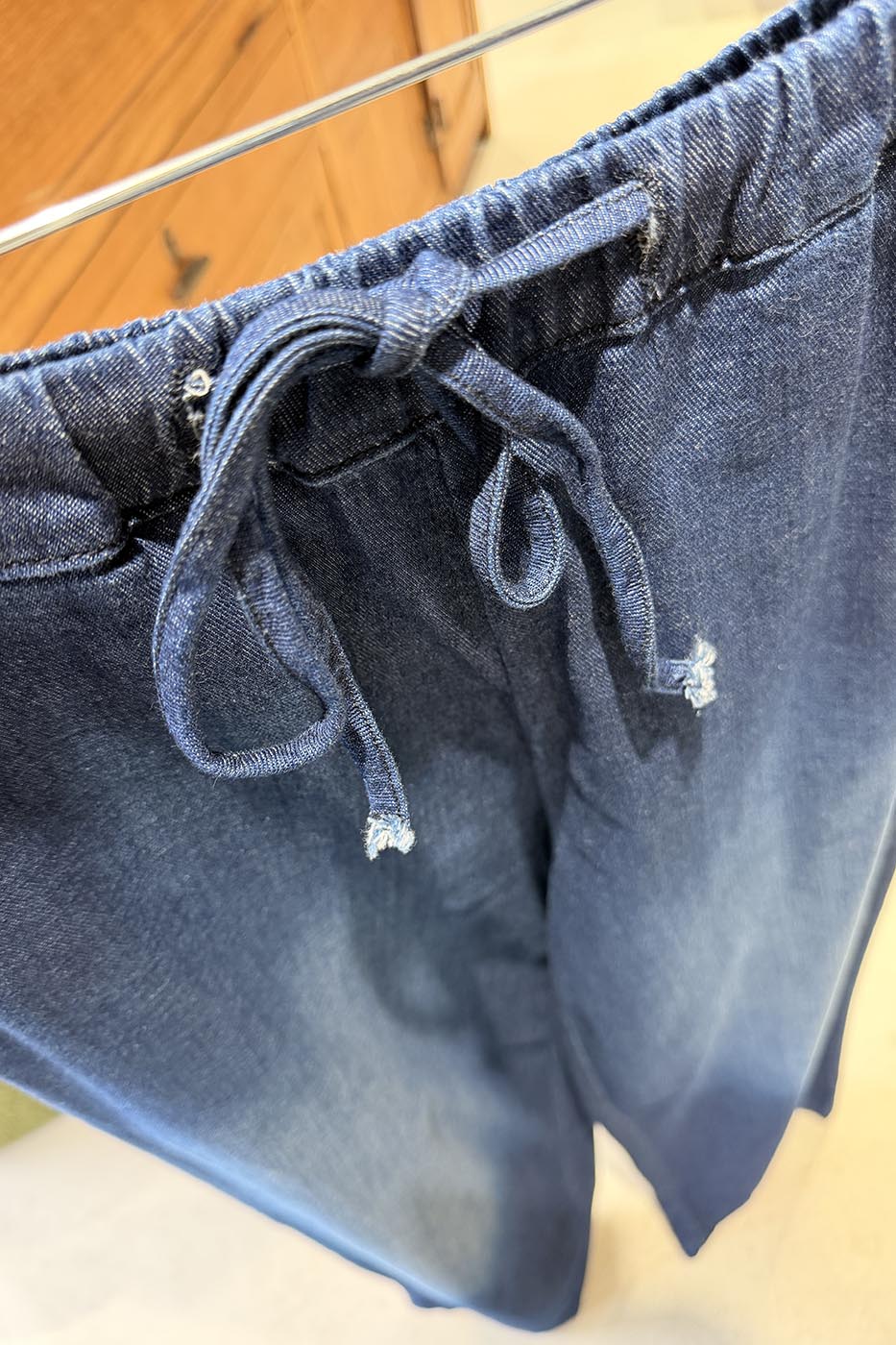 Jeans string
