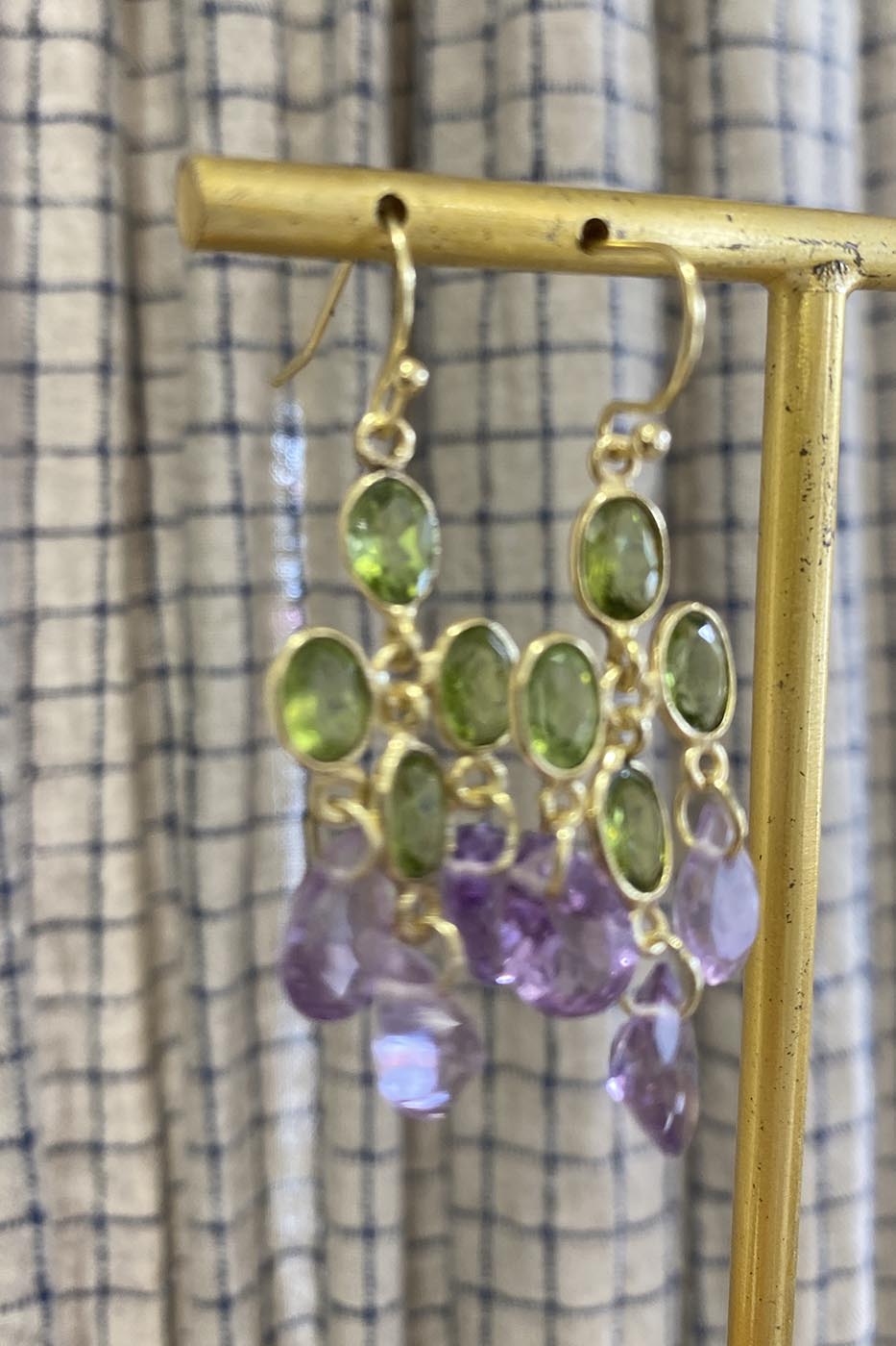 Boucles d'oreilles akari péridot et améthyste