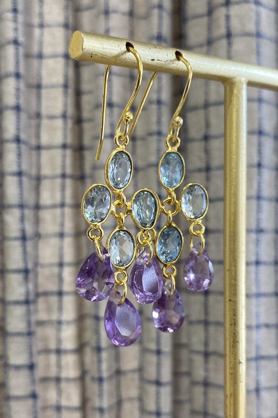 Boucles d'oreilles akari topaze bleue et améthyste