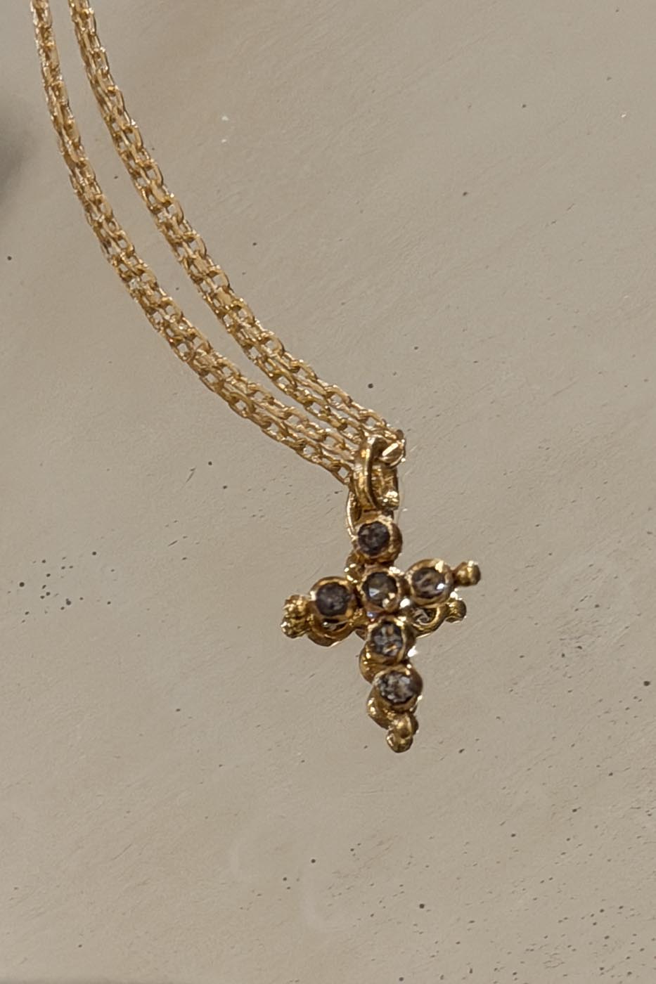 Collier croix diamant