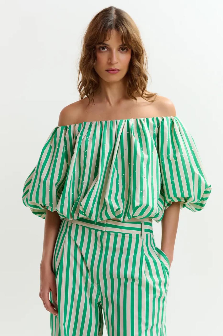 Body à fronces et manches bouffantes vert et crème