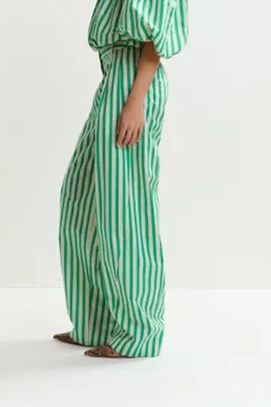 Pantalon fuselé vert et crème à rayures