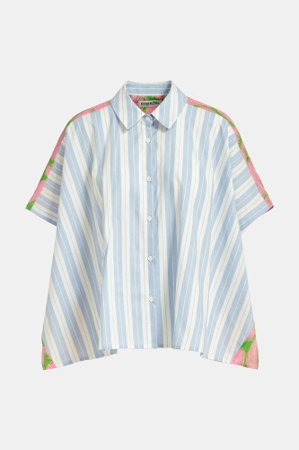 Chemise à rayures bleues et blanches avec dos en soie rose