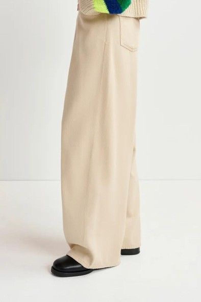 Jean écru à jambes larges