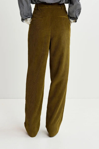 Pantalon fuselé en velours côtelé kaki