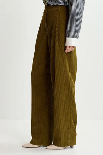 Pantalon fuselé en velours côtelé kaki