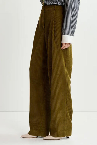 Pantalon fuselé en velours côtelé kaki