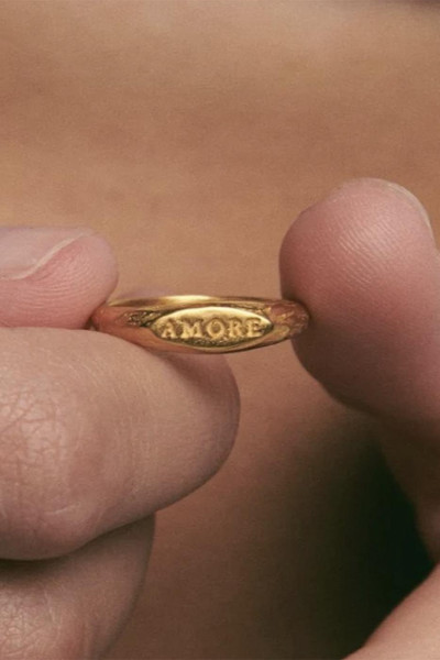 Amore Gold Signet Ring 2