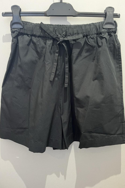 Gil Short Black