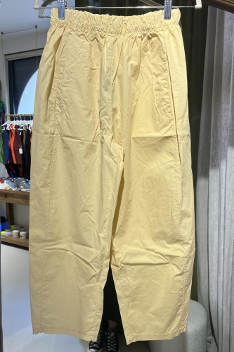 Le pantalon magic fin jaune beurre