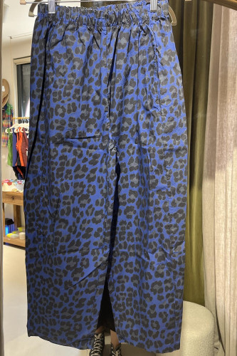 Le pantalon magic fin leopard bleu