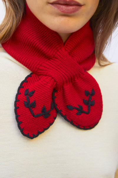 Tour de cou brodé main Molli Rouge 2