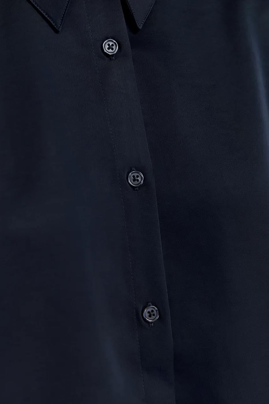 Chemise en satin bleu marine à épaulettes