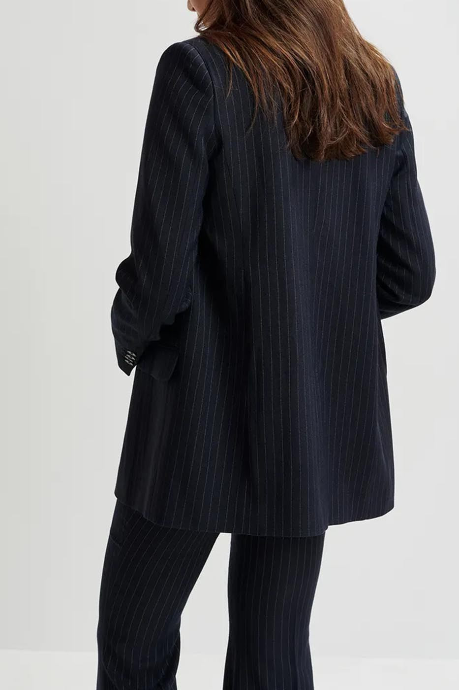 Blazer croisé bleu marine à fines rayures