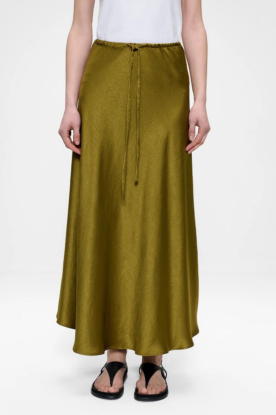 JUPE EN SATIN AVEC CORDON DE SERRAGE