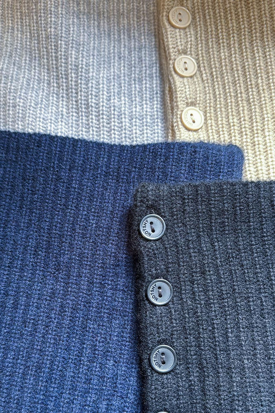 Col cachemire bleu marine