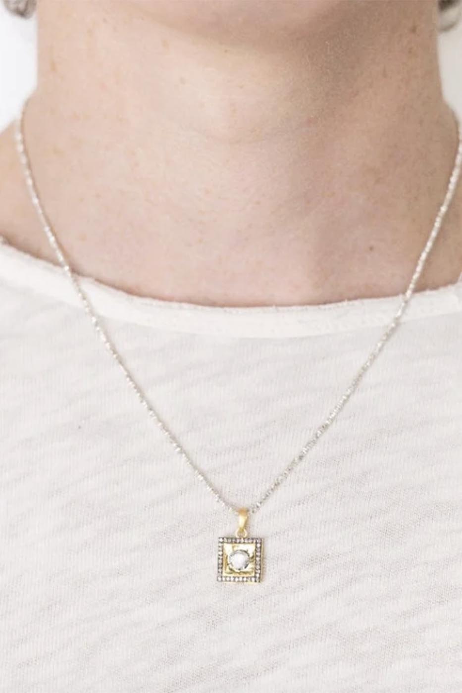 COLLIER RAJ