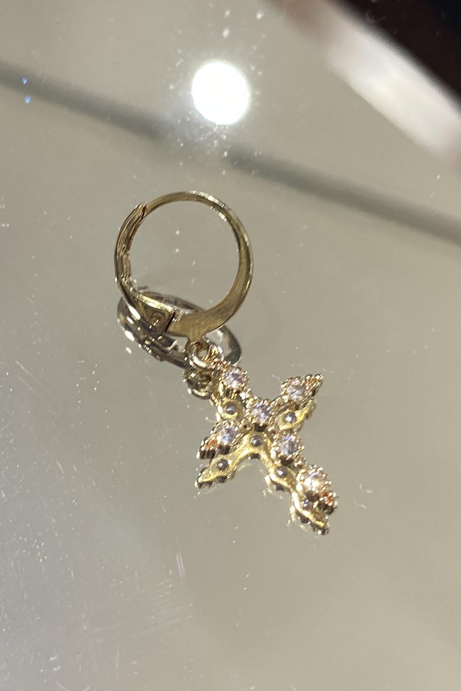 Boucle d'oreille croix