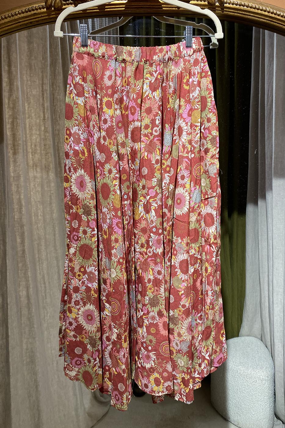 Jupe à fleurs rouge