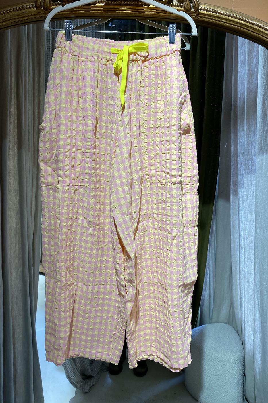 Pantalon a carreaux jaune et rose