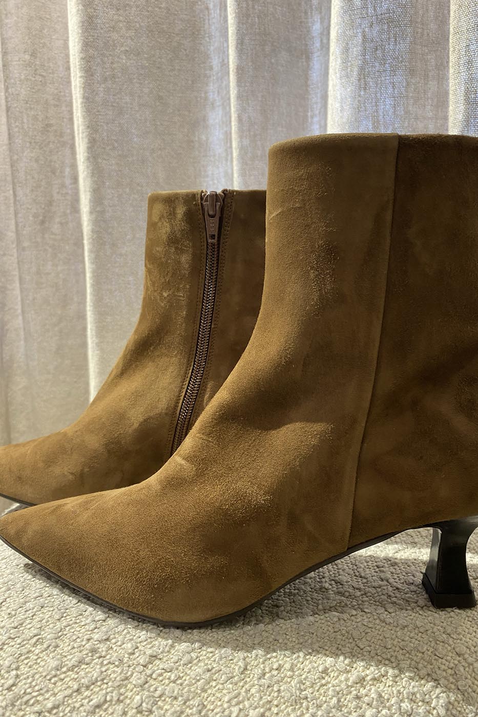 Marrone suede 550