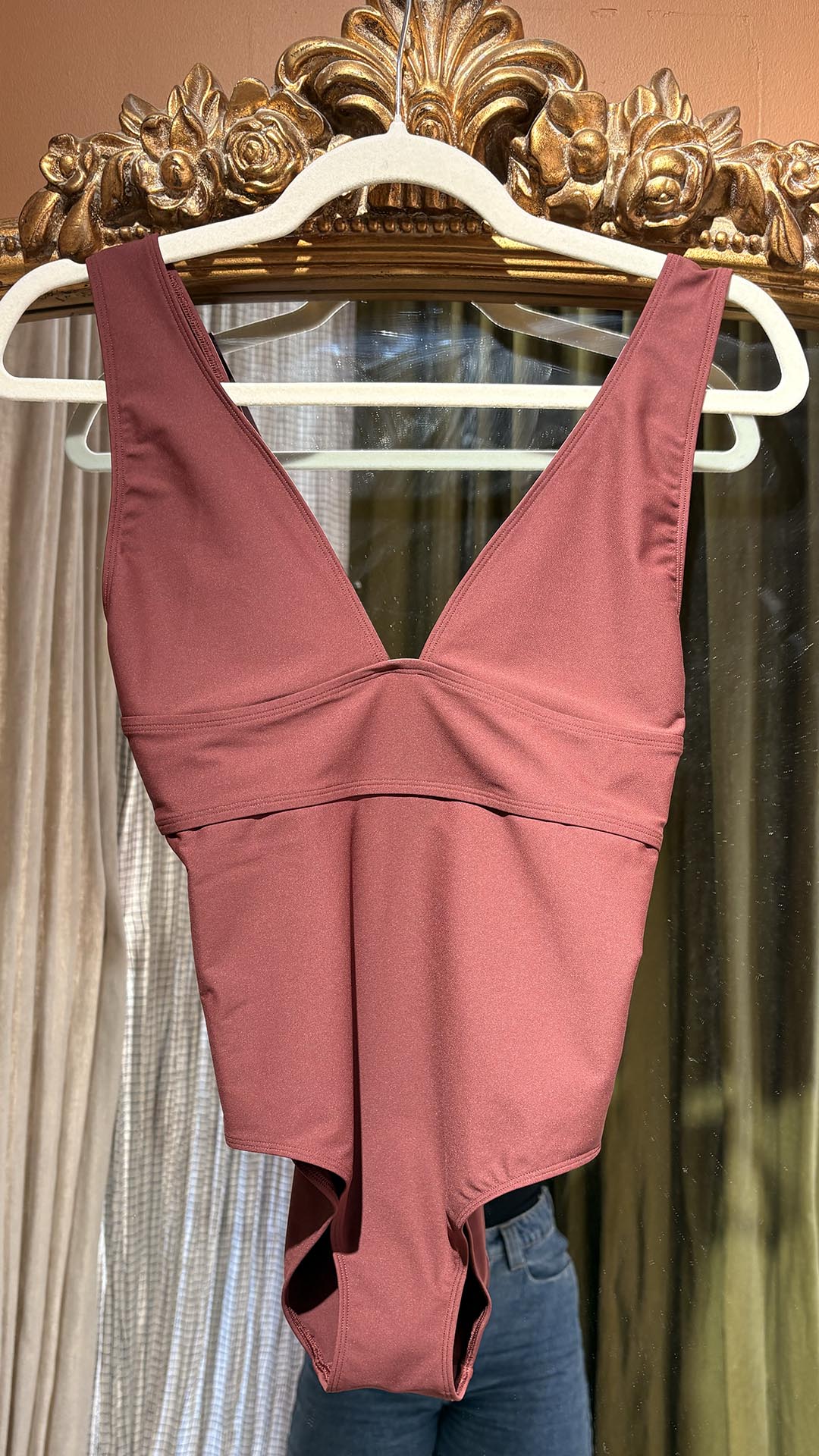 989 Aubergine
