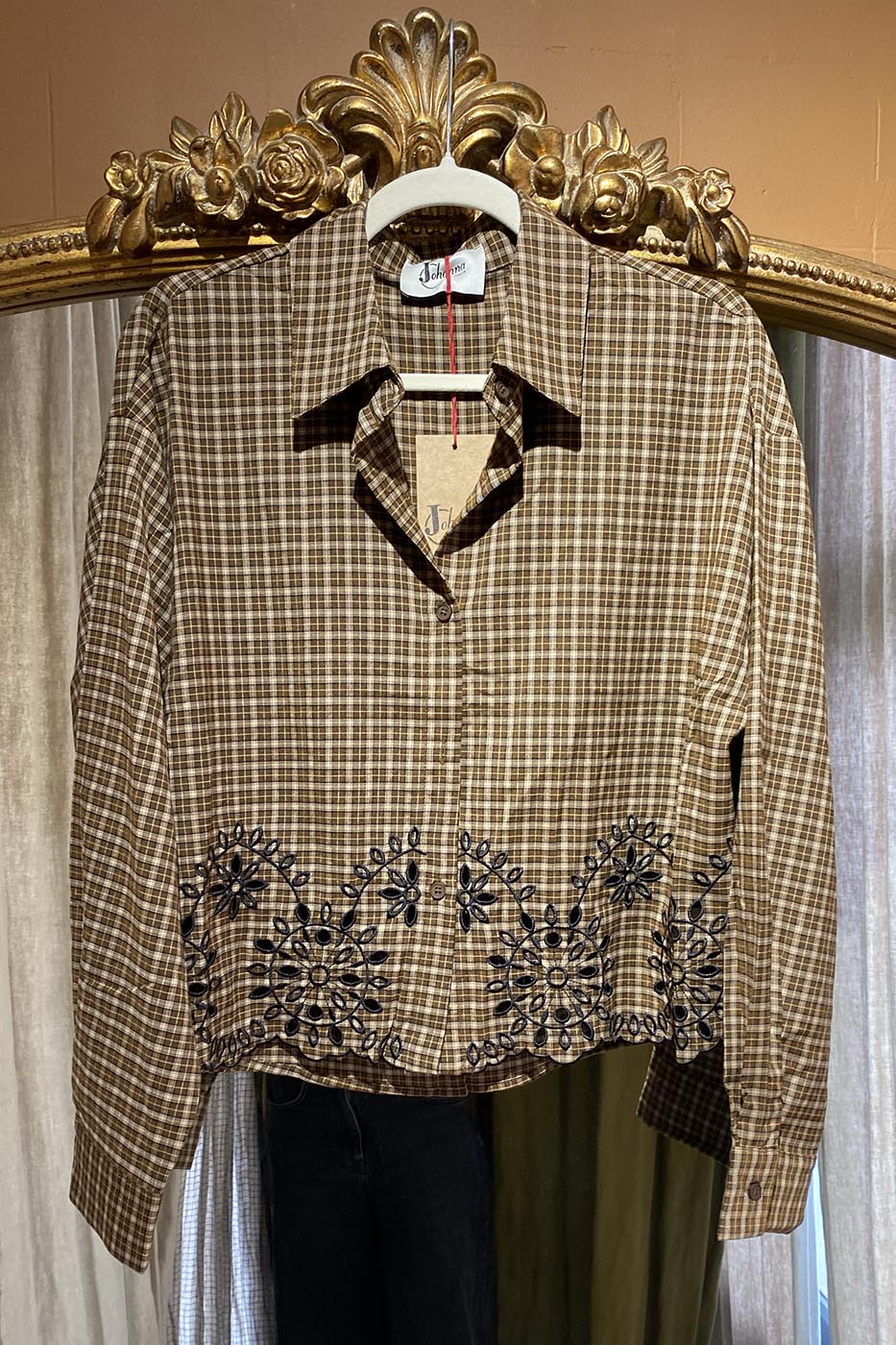 Chemise à carreaux brodée