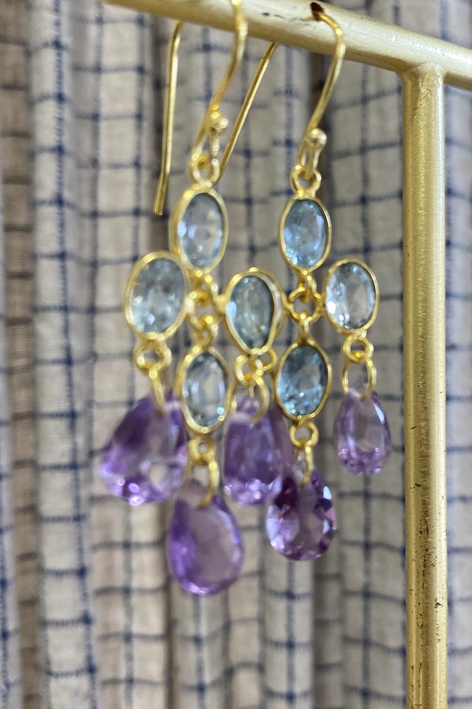 Boucles d'oreilles akari topaze bleue et améthyste