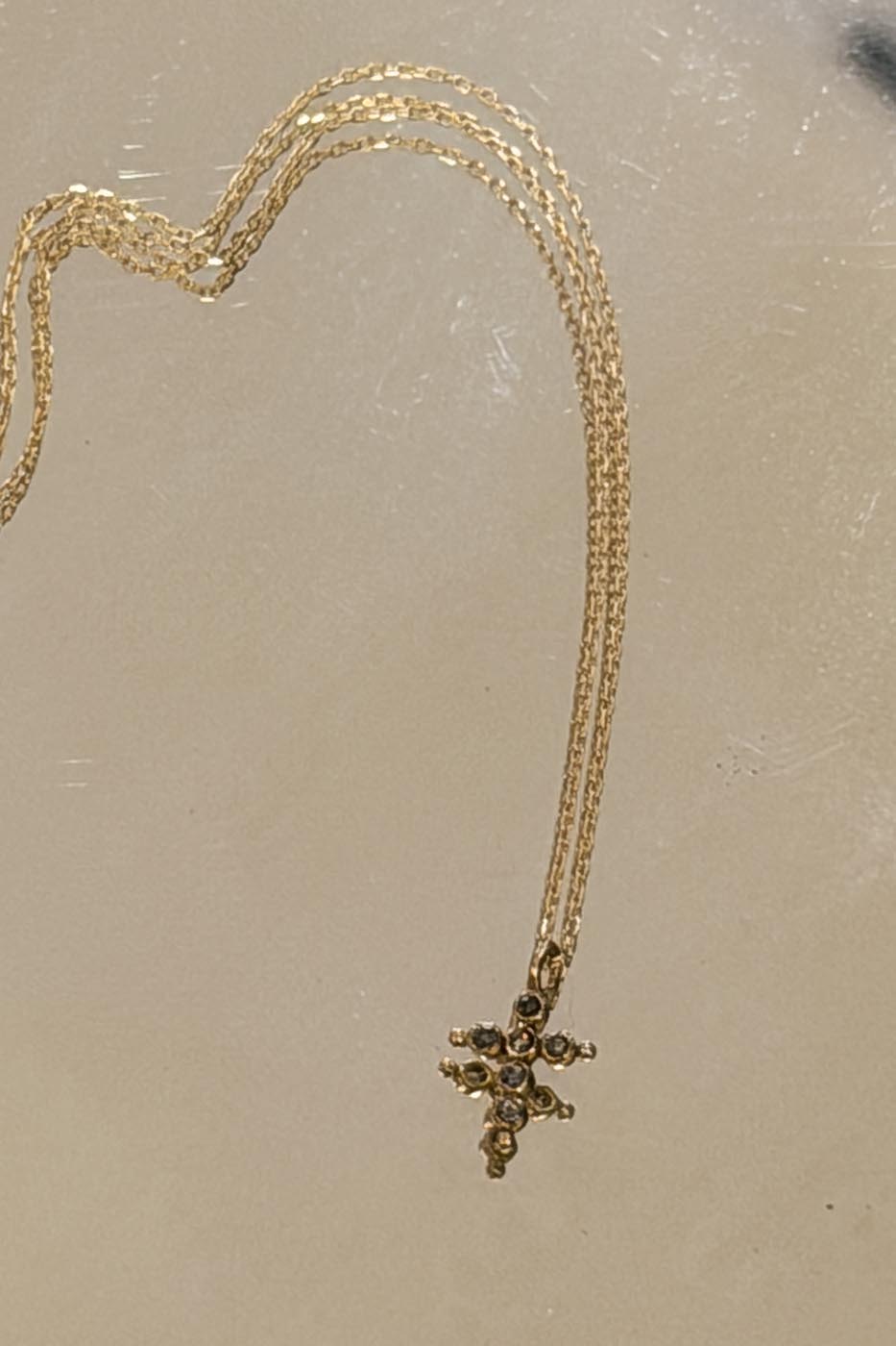 Collier croix diamant