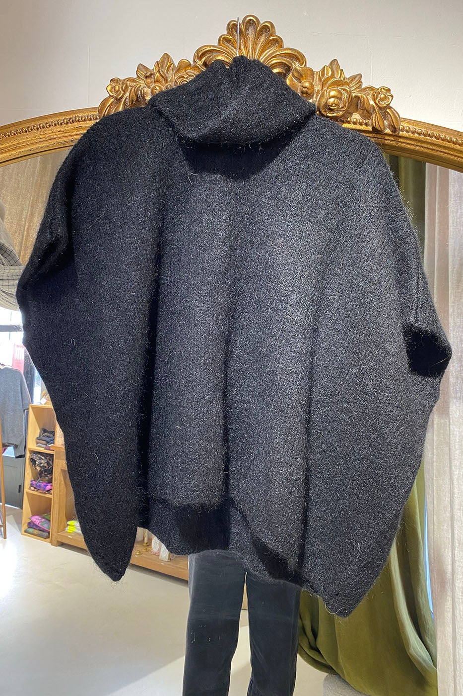 Pull poncho noir