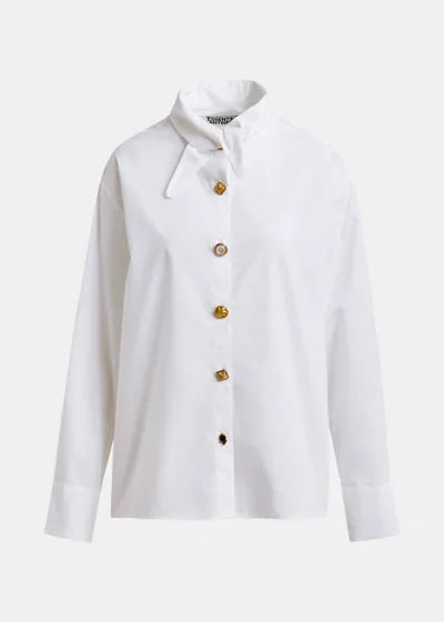 Chemise blanche à pointes de col allongées et boutons dépareillés