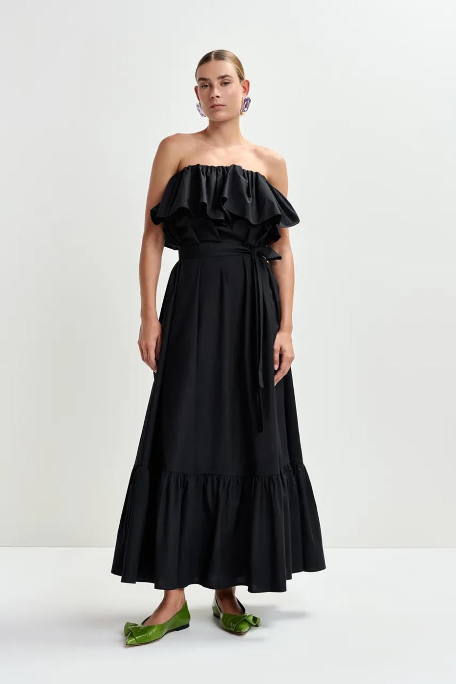 Longue robe bustier à volants noire